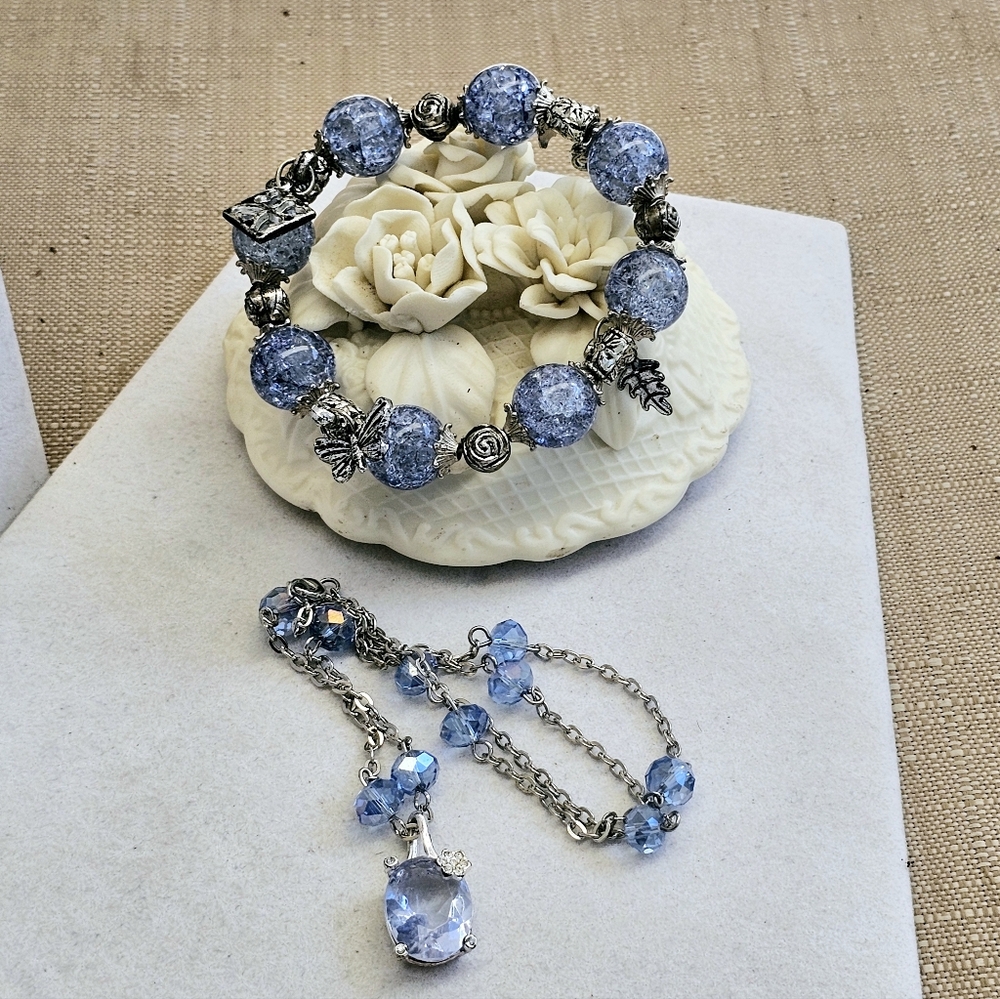 SET Blue Bead Silvertone Necklace with Blue Crackle Glass Stretch Bracelet - Picture 7 of 16
